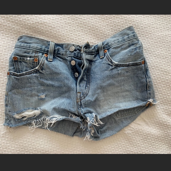 Levi's W25 501 WAVELINE Denim Shorts - Picture 4 of 8